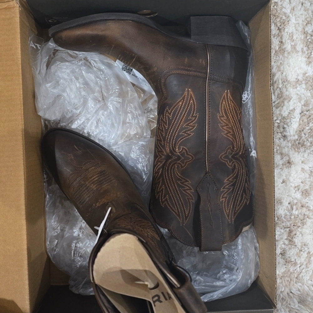 Ariat  Boots size 9 Medium width
